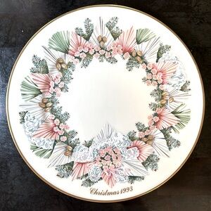 Lenox Christmas 1993 Wreath Issue, Decorative  with Gold Trim.